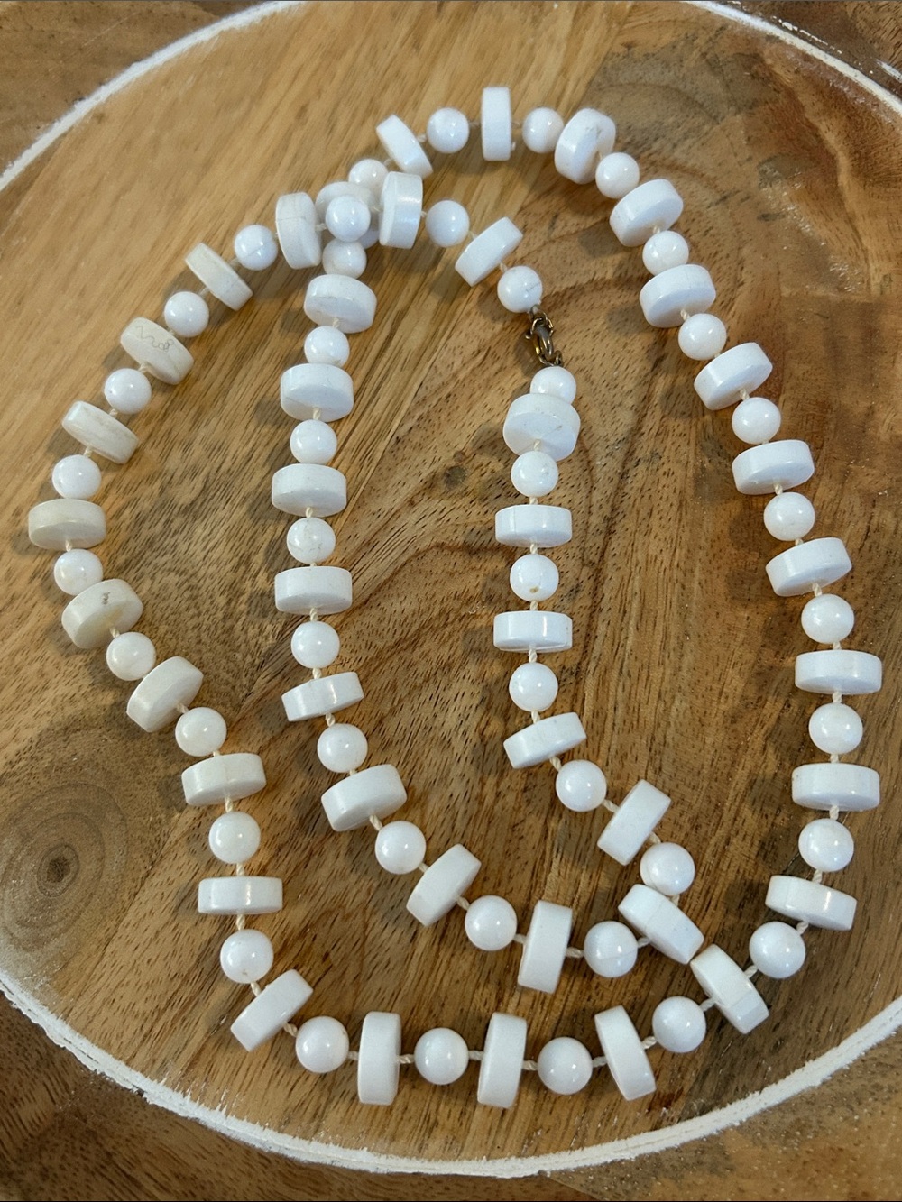 Funky chunky white vintage beaded necklace with C clasp